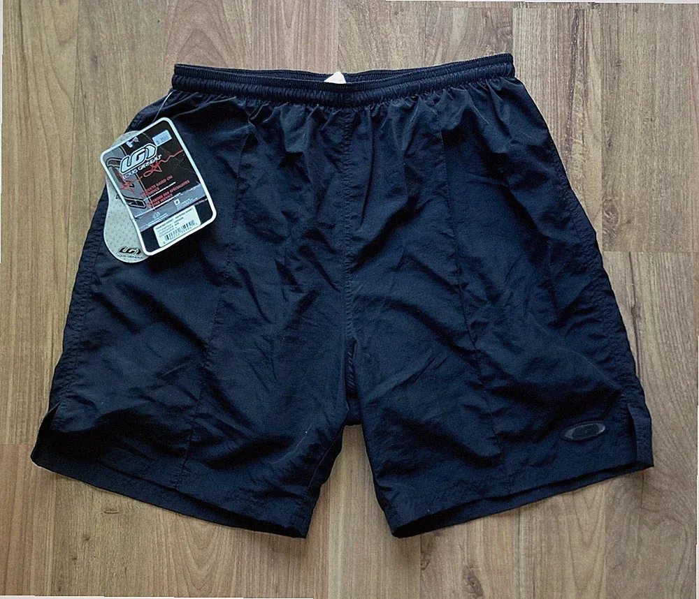 NWT Louis Garneau Black Touring Shorts Mens L Nylon Cycling Padded Liner 6 Insm